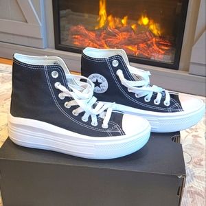 New Converse Chuck Taylor All Star sneaker platforms size 5 (size 35 European)